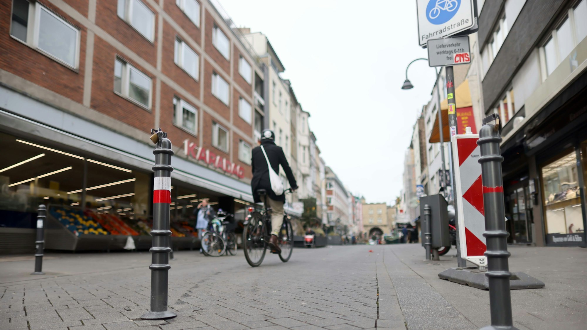 Köln, Poller sperren den Eigelstein für KFZ-Verkehr