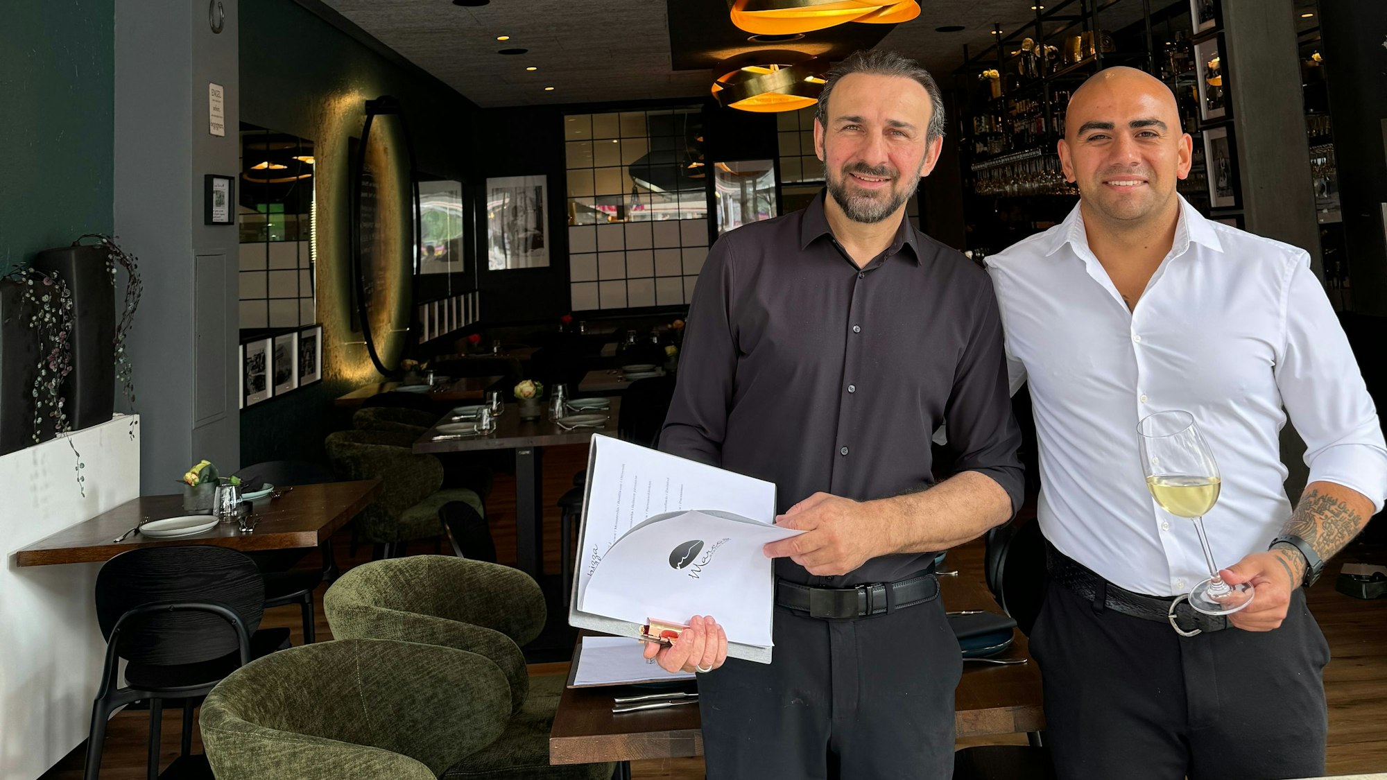 Marco und Dario Sayeed in ihrem neu eröffneten Restaurant in Bensberg, das sie im vergangenen Jahr übernommen und umgebaut haben