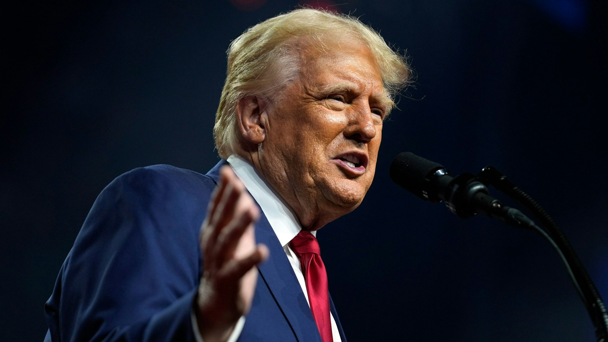 Donald Trump bei einem Wahlkampfauftritt in Arizona. Der Republikaner zeigte sich zuletzt verärgert über die Berichterstattung des US-Sender ABC News. (Archivbild)