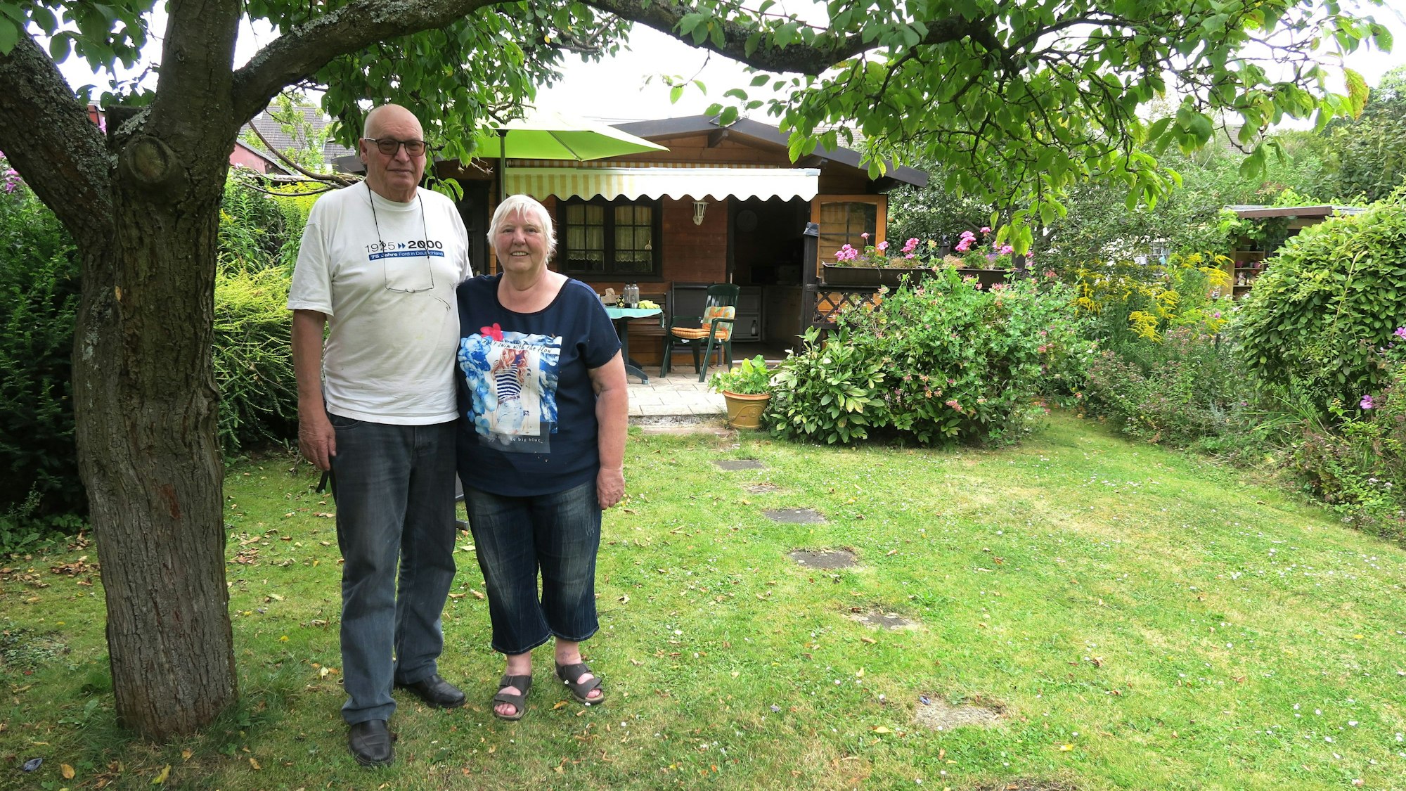 Christine und Günther Werker in ihrem Kleingarten.