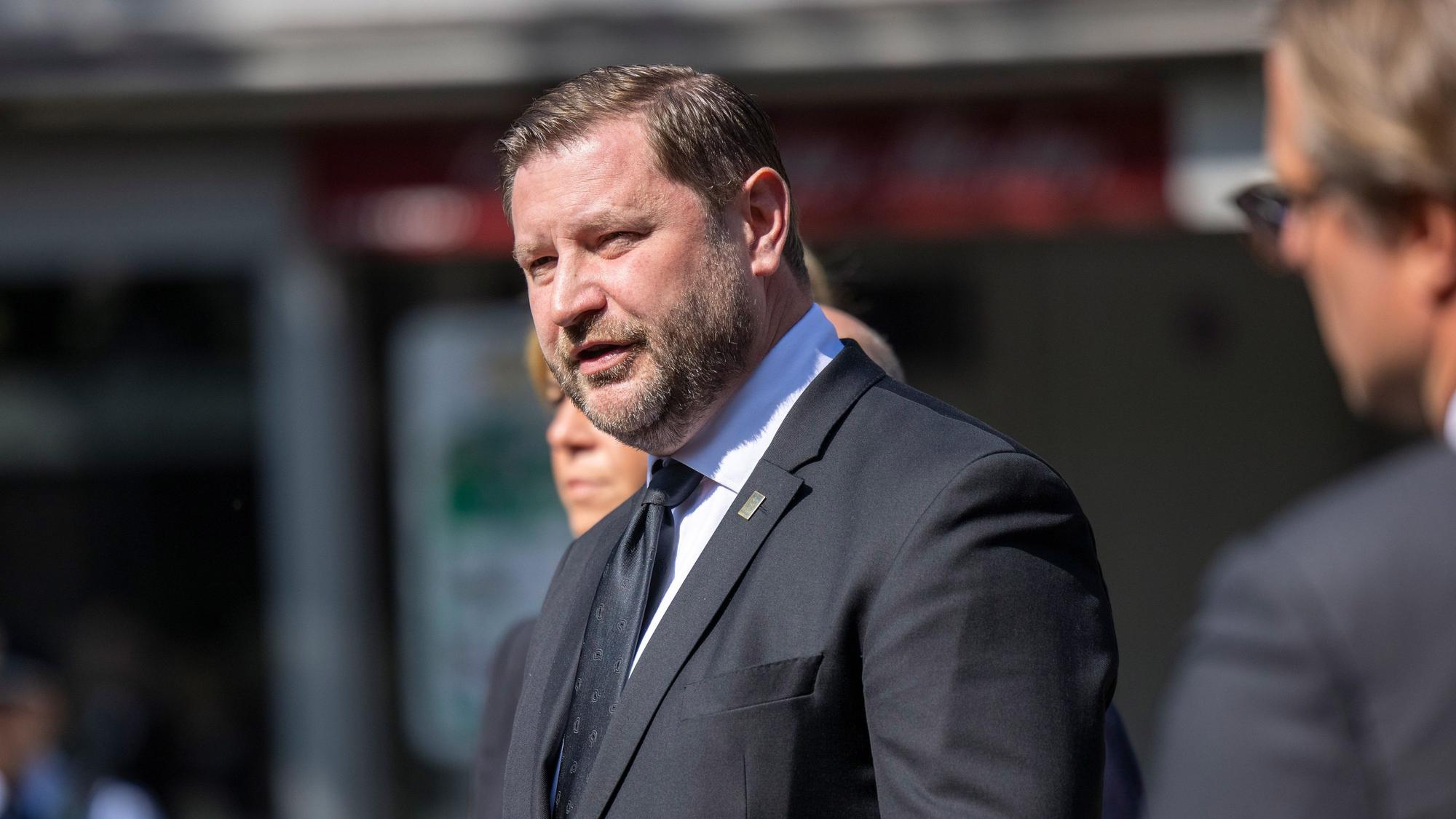 Steht seit zehn Jahren an der Solinger Stadtspitze: Tim Kurzbach.
