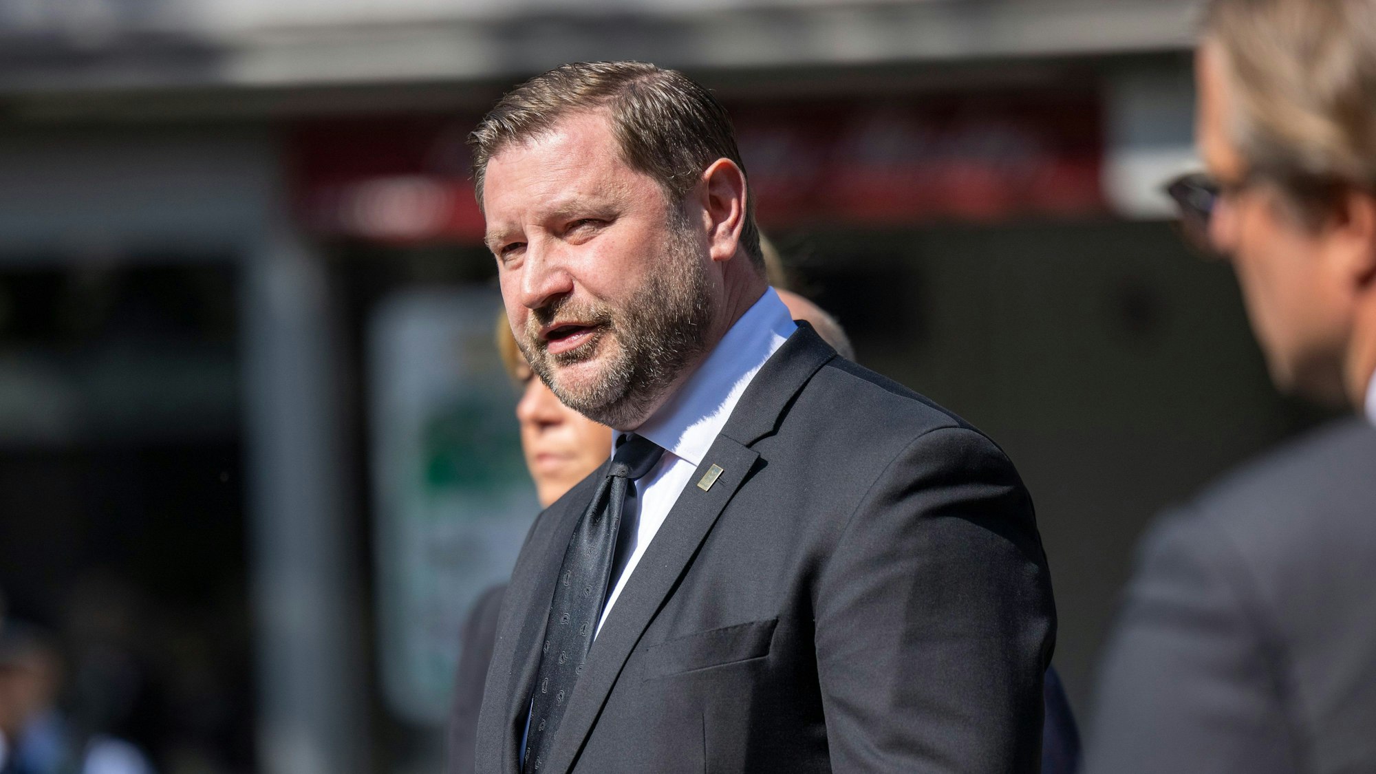 Steht seit zehn Jahren an der Solinger Stadtspitze: Tim Kurzbach.