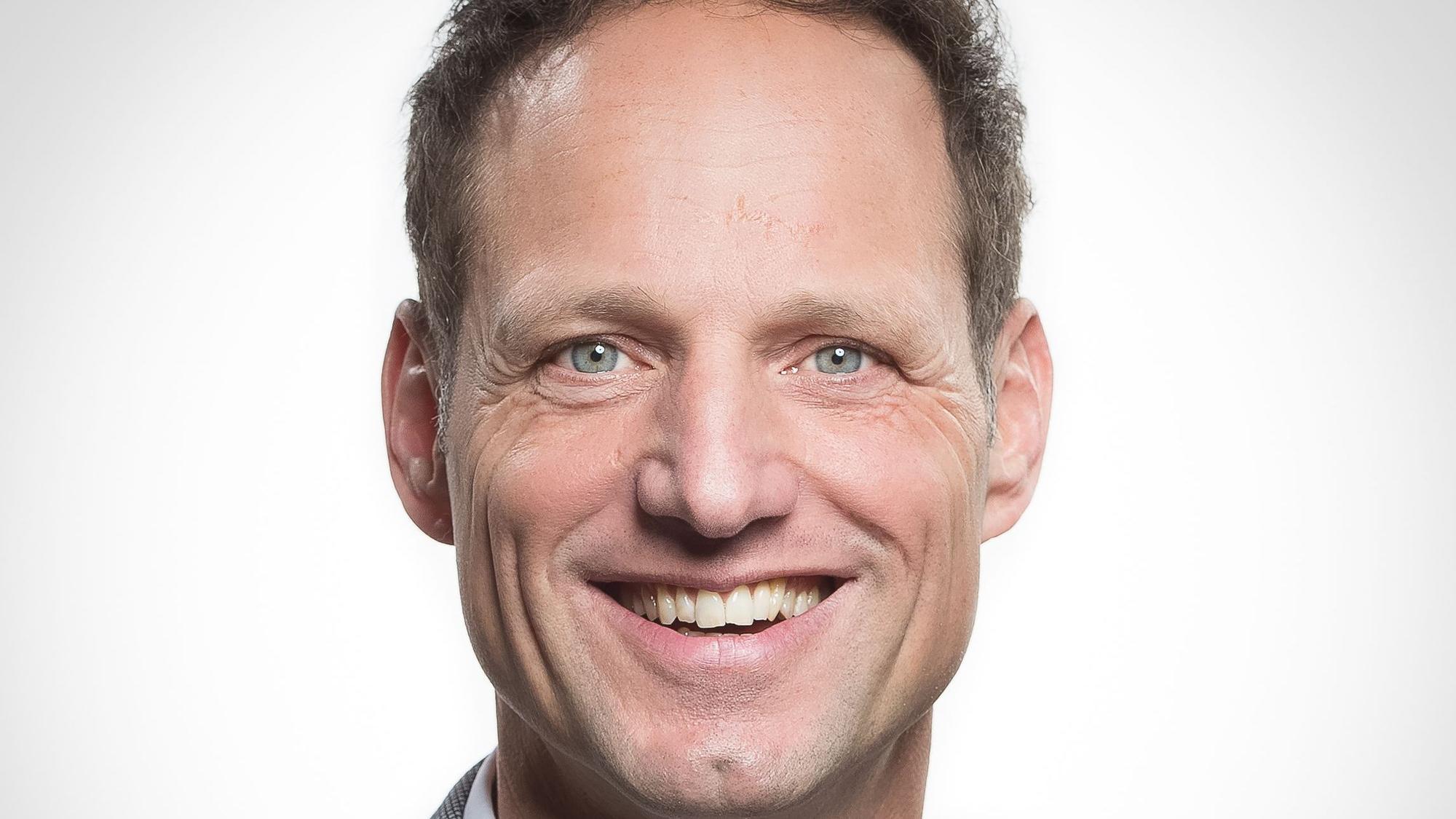 Der 49-jährige Rösrather Stephan Braun lächelt in die Kamera.