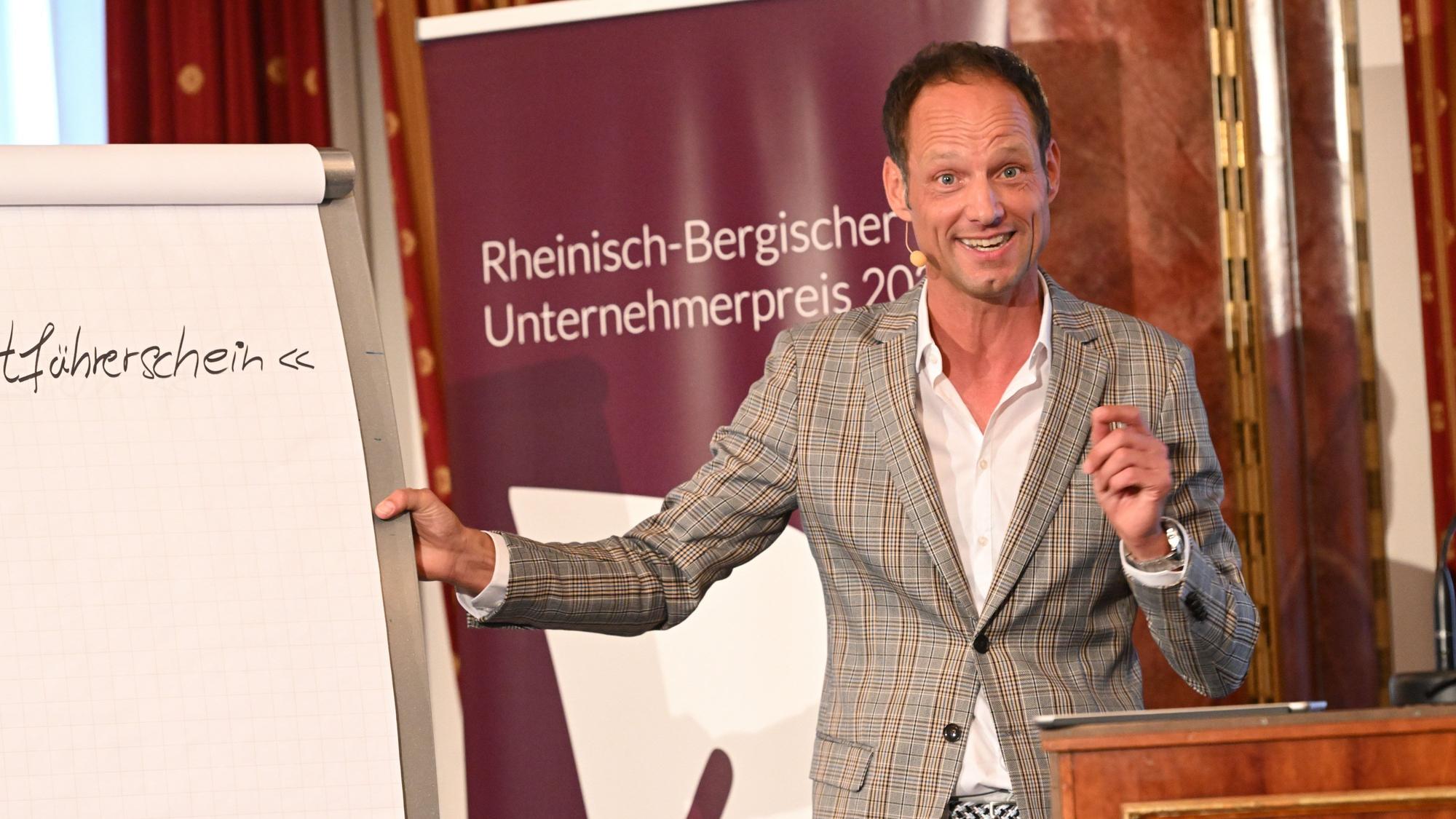 Bergischen Unternehmerpreises 2022 an Gabriele und Monika Gieraths