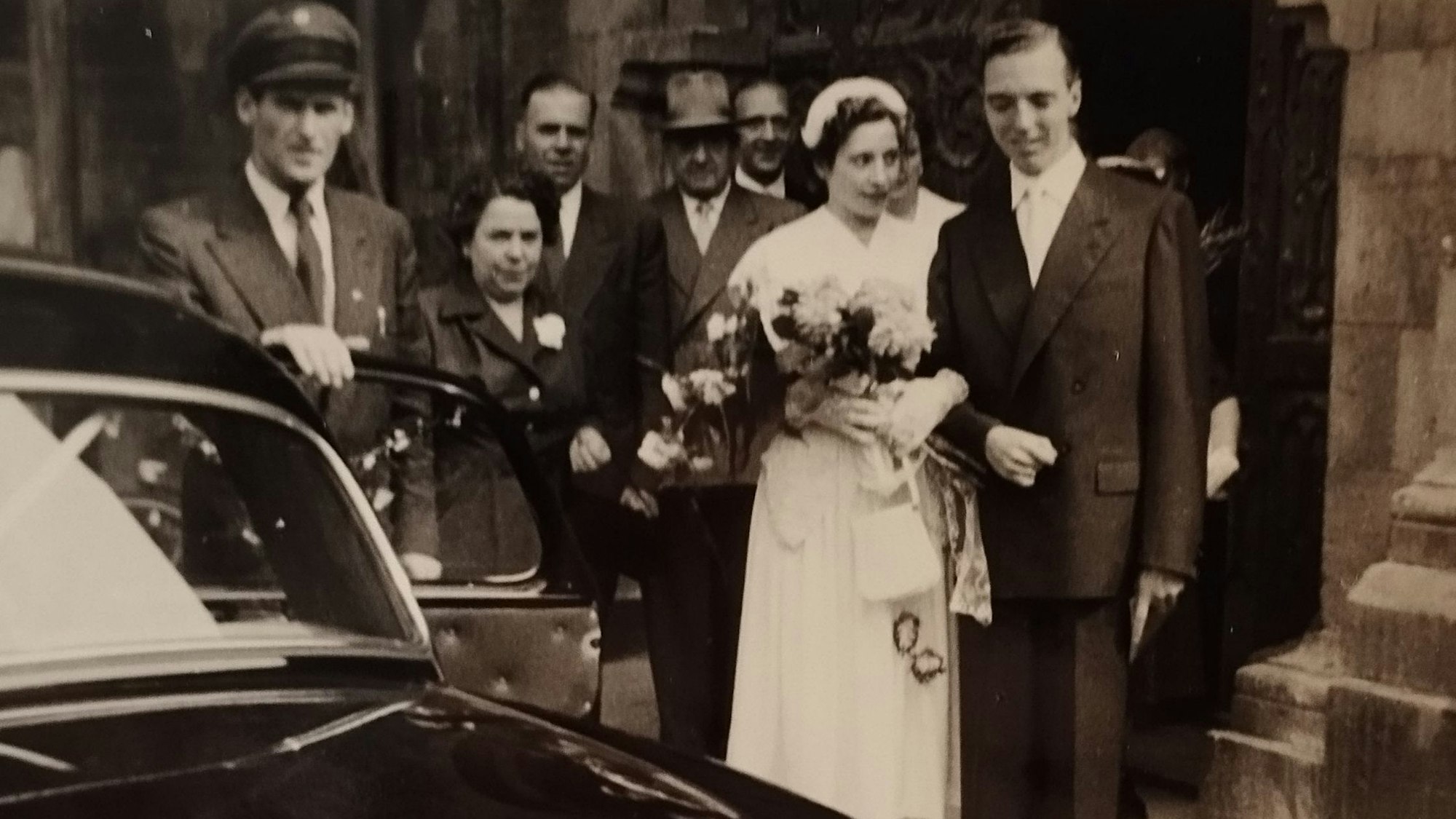 Zu sehen sind Elise und Hendrik Härtel bei ihrer Hochzeit vor 70 Jahren.