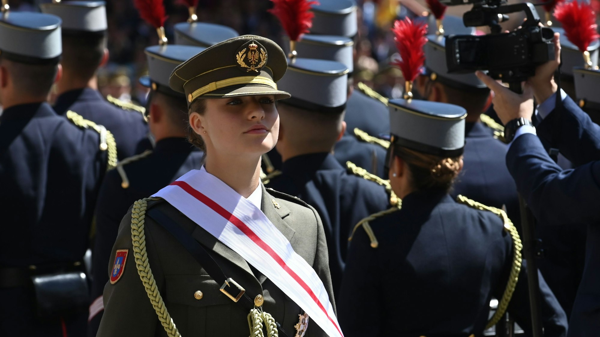 Auf den Spuren ihres Vaters König Felipe: Prinzessin Leonor in militärischer Uniform.