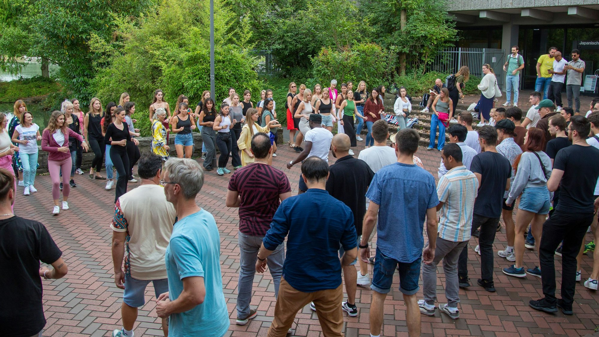 Salsa Workshop am Museum für Ostasiatische Kunst.