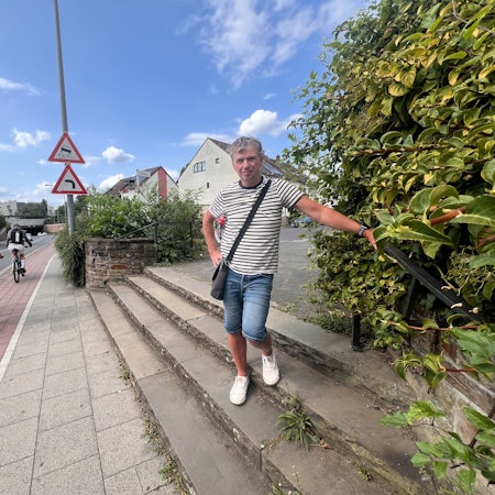 Klaus Stutzer macht sich für eine barrierefreie Ohmstraße stark und hat eine Initiative dafür gegründet.