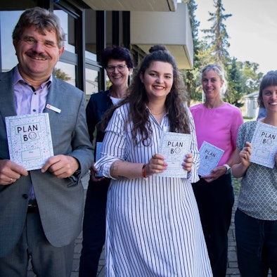 Das Bild zeigt die Protagonisten des Plan BO vor der Kreisverwaltung in Euskirchen.