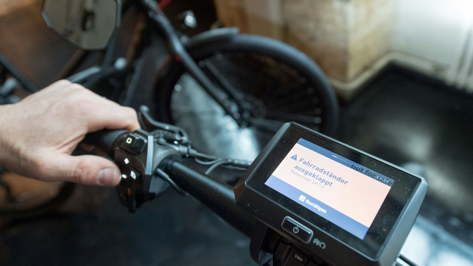 Moderne E-Bikes zeigen auf Displays Funktionen an, manche verfügen beispielsweise auch über ein Navigationsgerät.