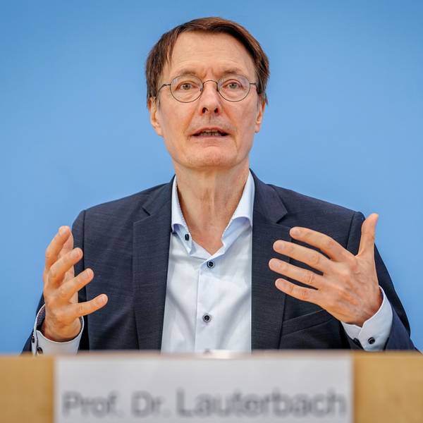 Karl Lauterbach (SPD), Bundesminister für Gesundheit, gibt eine Pressekonferen zum Gesundes-Herz-Gesetz im Haus der Bundespressekonferenz.
