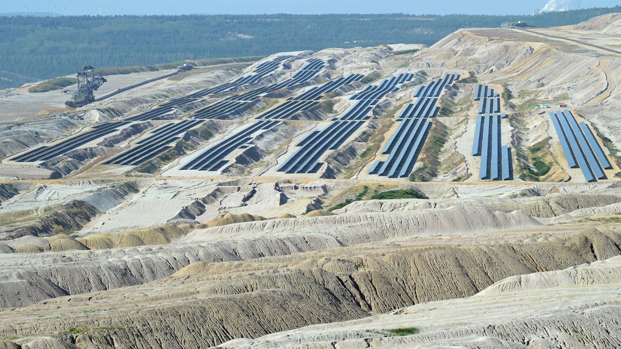 Photovoltaikmodule im Tagebau Hambach. (Symbolfoto)