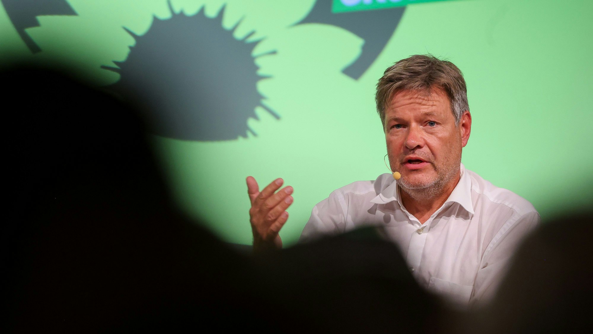 Robert Habeck (Bündnis 90/Die Grünen), Bundeswirtschaftsminister, spricht im Rahmen der Wahlkampftour vor der sächsischen Landtagswahl im Kupfersaal.