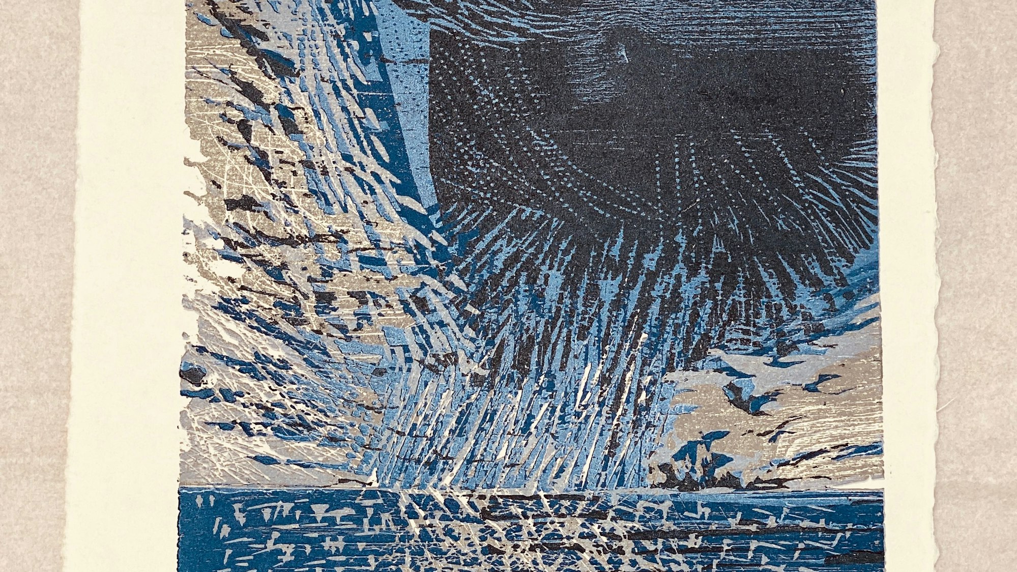 Blick auf einen der Holzschnitte mit verschiedenen Farben.