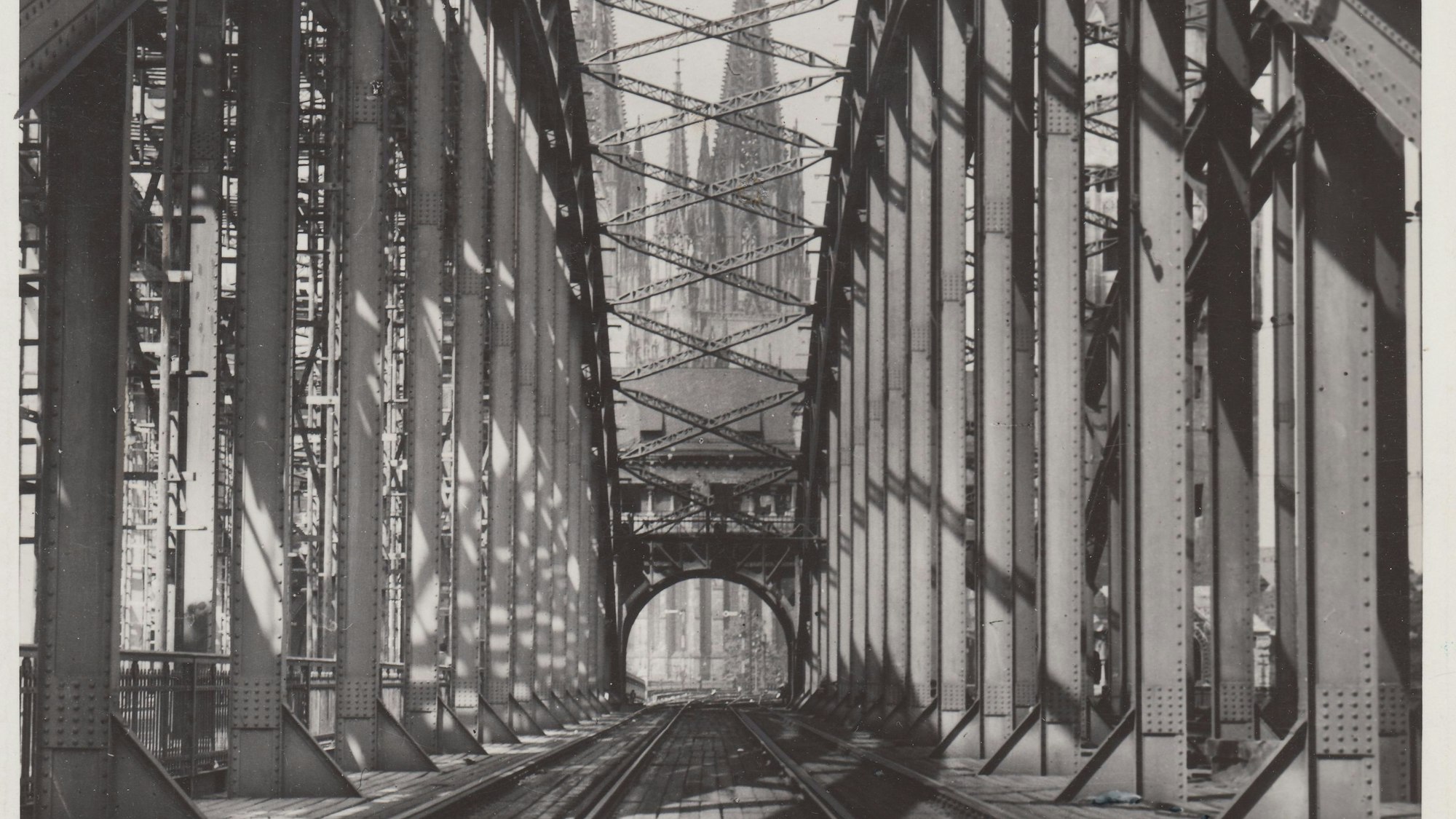 Die Hohenzollernbrücke 1935.