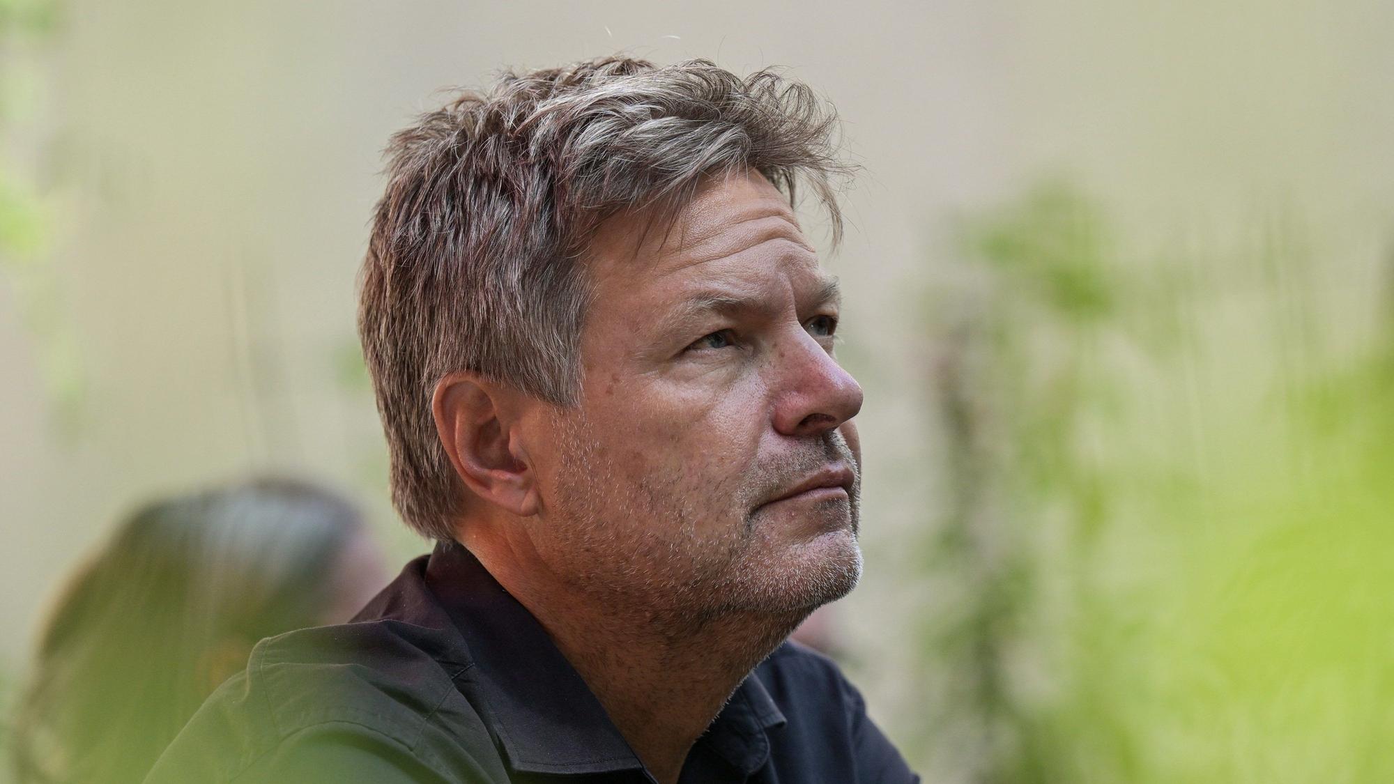 Robert Habeck (Bündnis 90/Die Grünen), Vizekanzler und Bundesminister für Wirtschaft und Klimaschutz, nimmt an einer Wahlkampfveranstaltung von Bündnis 90/Die Grünen in Thüringen teil.