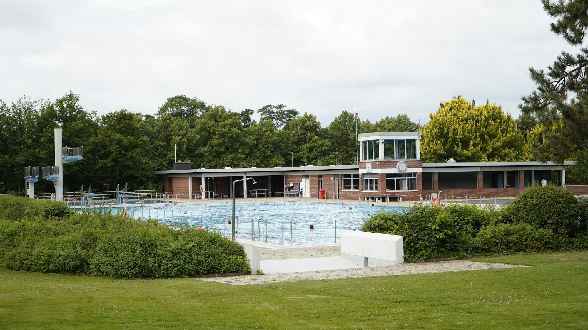 Das Freibad in Sankt Augustin hat bis 6. September verlängert.