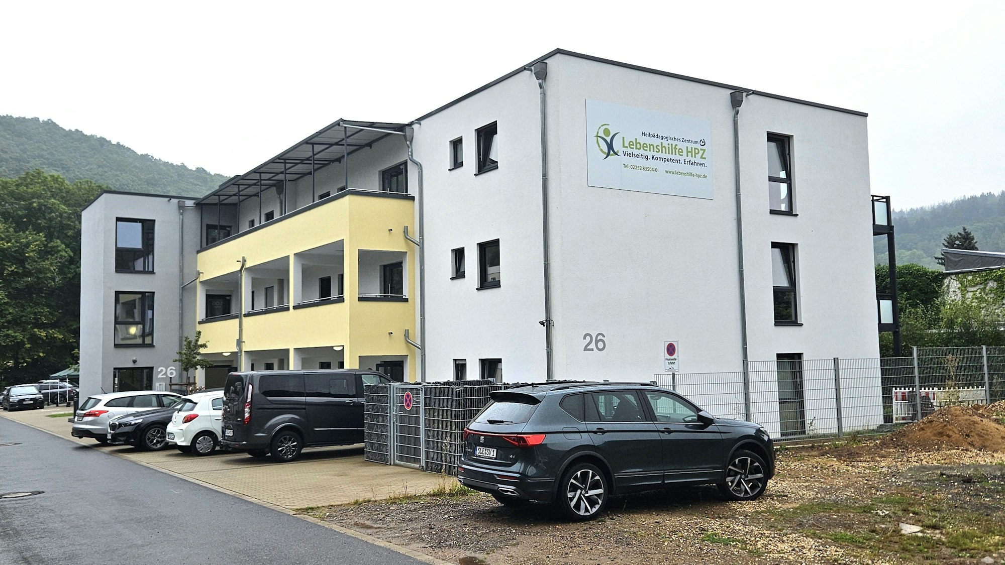 Blick auf das dreistöckige Gebäude der Lebenshilfe in Gemünd.