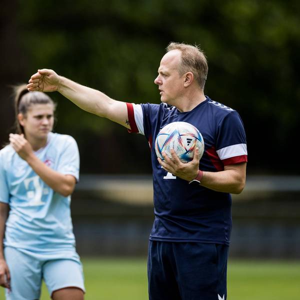 Training 1. FC Koeln Frauen 17.07.2023 Daniel Weber Trainer 1. FC Koeln gestikuliert. Training 1. FC Koeln Frauen Geissbockheim, 17.07.2023 *** Training 1 FC Koeln women 17 07 2023 Daniel Weber coach 1 FC Koeln gestures Training 1 FC Koeln women Geissbockheim, 17 07 2023 Copyright: xBEAUTIFULxSPORTS/Wunderlx