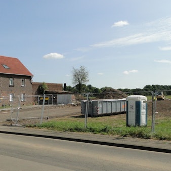 Zu sehen ist der Zufahrtsweg zum Baugebiet an der Baptiststraße in Chorweiler.