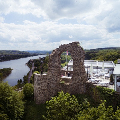 Nicht nur bei Brautpaaren sehr beliebt ist das Restaurant Rolandsbogen
