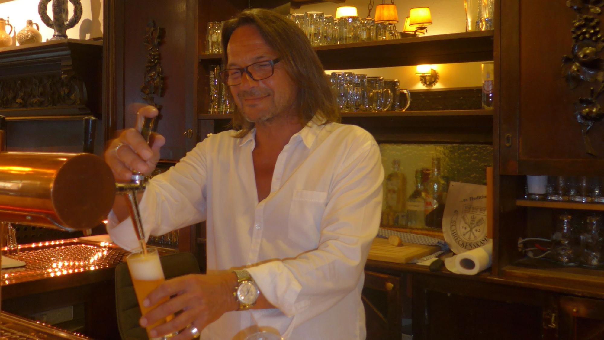 Arnim Fehrenz ist Hotelkaufmann und hat Erfahrung auch in der Gastronomie