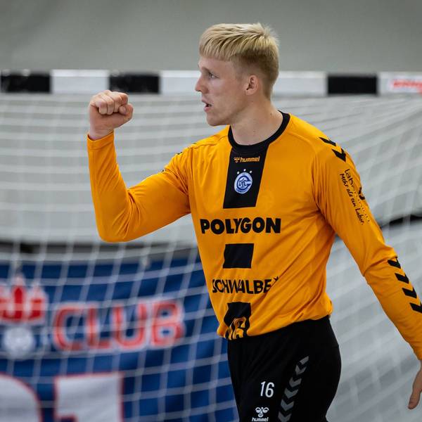 VfL-Torhüter Bertram Obling ballt die rechte Faust.