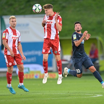 GER, Regionalliga West, Wuppertaler SV vs. Fortuna Köln / 30.08.2024, Wuppertal , Stadion am Zoo, GER, Regionalliga West, Wuppertaler SV vs. Fortuna Köln DFB- Regionalliga West regulations prohibit any use of photographs as image sequences and/or quasi-video im Bild Seymour Fünger  Fort. Köln 5  mit dem Kopfball vor Marco Terrazzino  Wuppertaler SV 10 . *** GER, Regionalliga West, Wuppertaler SV vs Fortuna Köln 30 08 2024, Wuppertal , Stadion am Zoo, GER, Regionalliga West, Wuppertaler SV vs Fortuna Köln DFB Regionalliga West regulations prohibit any use of photographs as image sequences and or quasi video in the picture Seymour Fünger Fort Köln 5 with the header in front of Marco Terrazzino Wuppertaler SV 10 NordphotoxGmbHx/xFreund nph00018