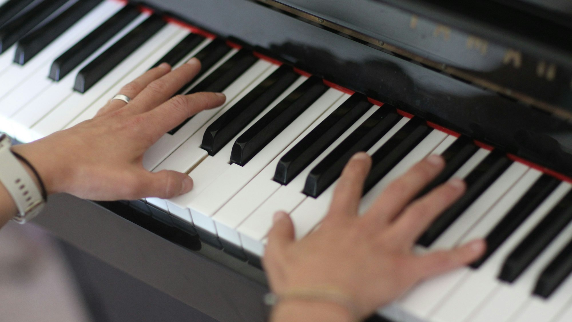 Weil die Stadt künftig auf Honorarkräfte verzichten will, soll das Angebot der Niederkasseler Musikschule ausgedünnt werden.