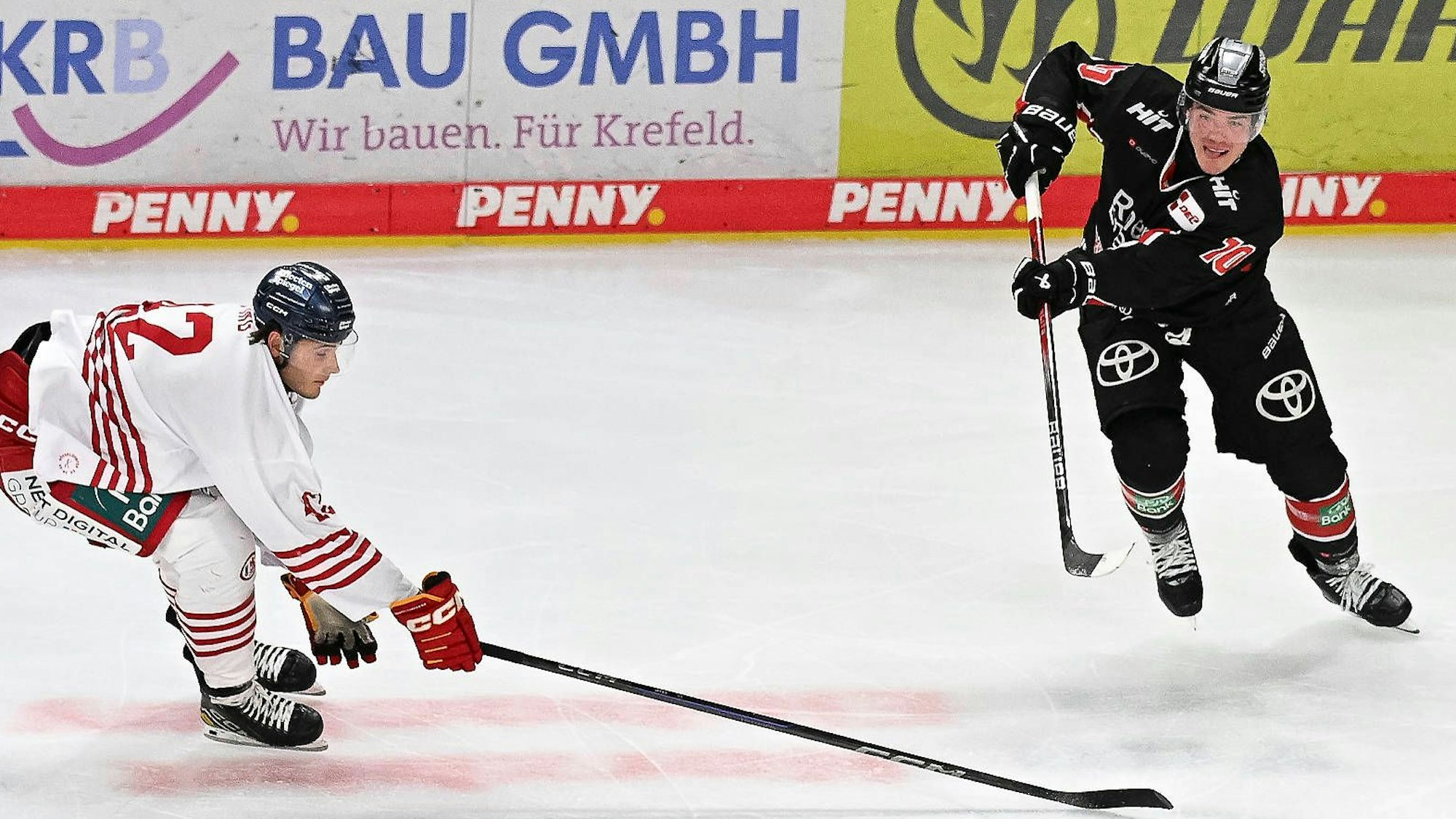 Justin Schütz (rechts) gewann mit den Kölner Haien den Timocom NRW-Cup in Krefeld.