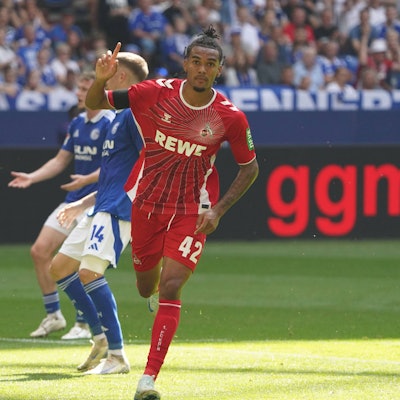 Fussball, 2.BL Saison 2024/2025 FC Schalke 04 vs 1.FC Köln , Arena auf Schalke, Gelsenkirchen, damion downs jubelt Aktion,