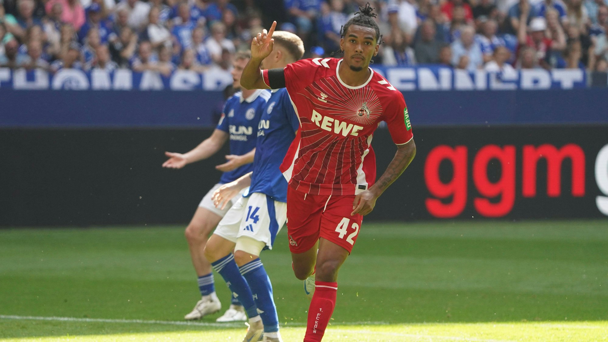 Fussball, 2.BL Saison 2024/2025 FC Schalke 04 vs 1.FC Köln , Arena auf Schalke, Gelsenkirchen, damion downs jubelt Aktion,