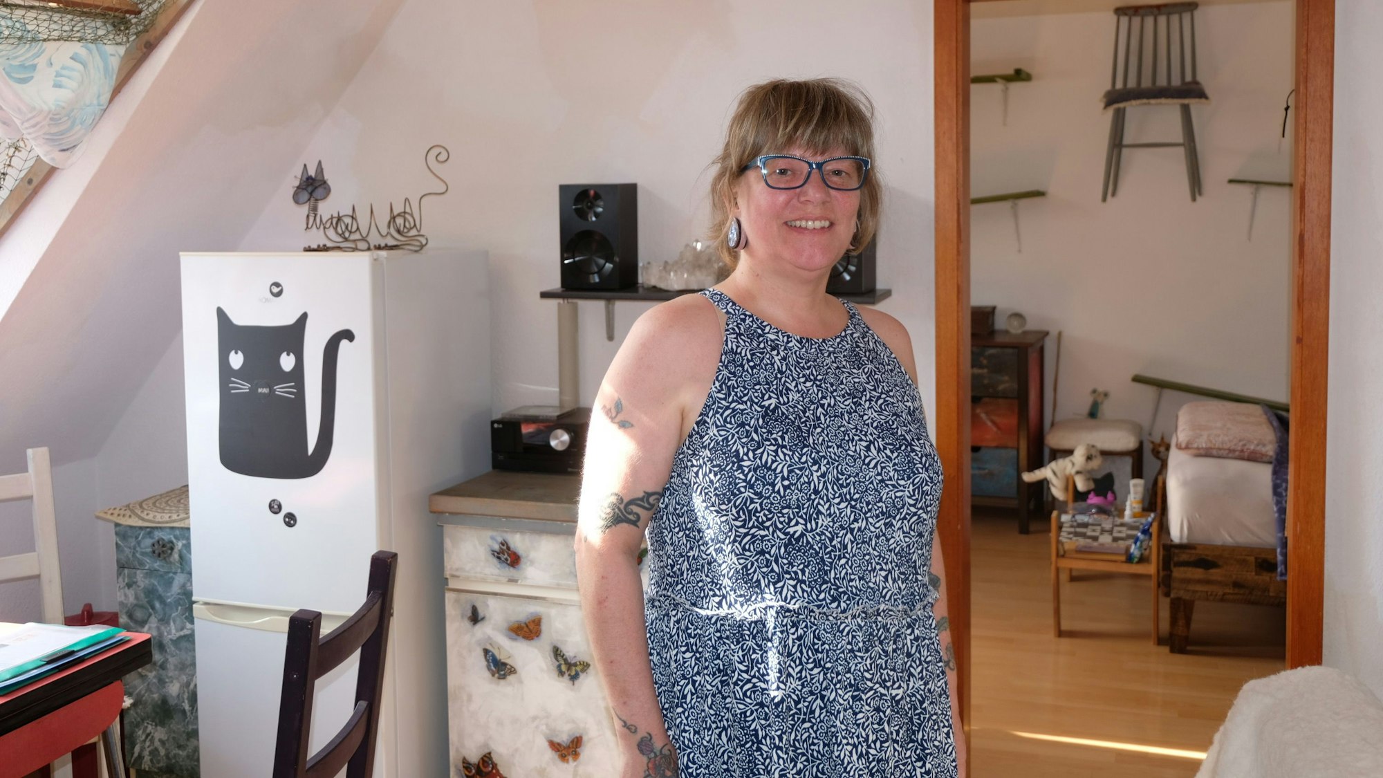 Bettina Isken in ihrer Wohnung in Ehrenfeld