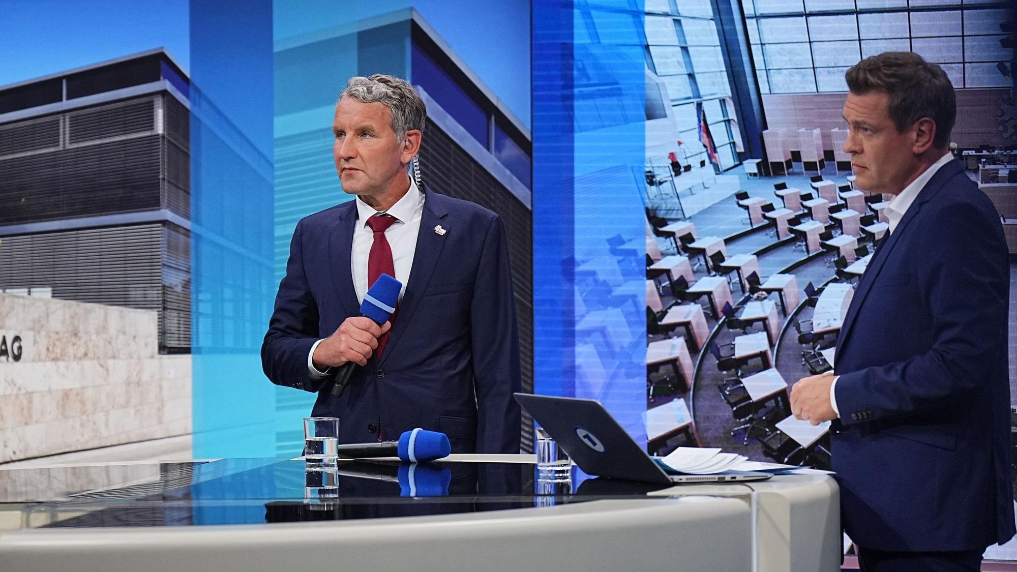 Der Thüringer AfD-Spitzenkandidat Björn Höcke im TV-Studio der ARD am Wahlsonntag. Mit Moderator Gunner Breske geriet Höcke prompt aneinander.