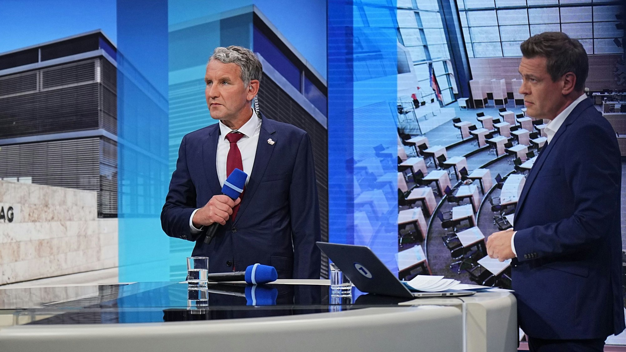 Der Thüringer AfD-Spitzenkandidat Björn Höcke im TV-Studio der ARD am Wahlsonntag. Mit Moderator Gunner Breske geriet Höcke prompt aneinander.