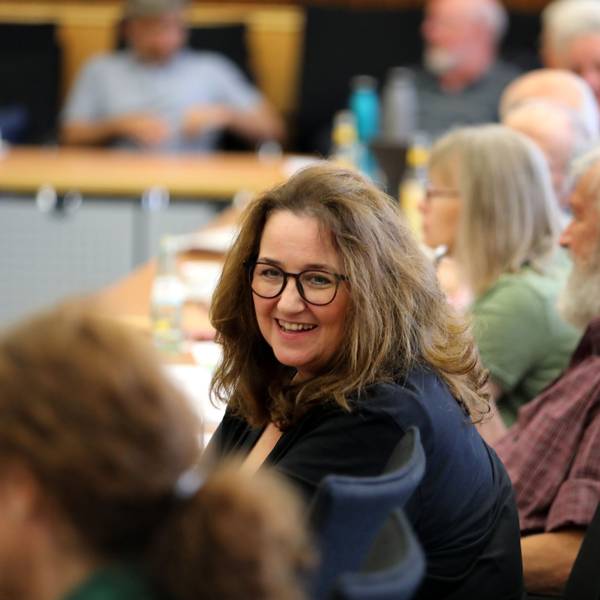 Bondina Schulze (Mitte, hier beim Kreisparteitag der Grünen) will erneut als Bürgermeisterkandidatin für die Rösrather Grünen ins Rennen gehen. In der Partei wird das noch diskutiert.