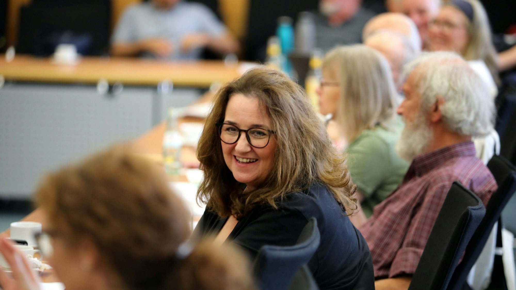 Bondina Schulze (Mitte, hier beim Kreisparteitag der Grünen) will erneut als Bürgermeisterkandidatin für die Rösrather Grünen ins Rennen gehen. In der Partei wird das noch diskutiert.