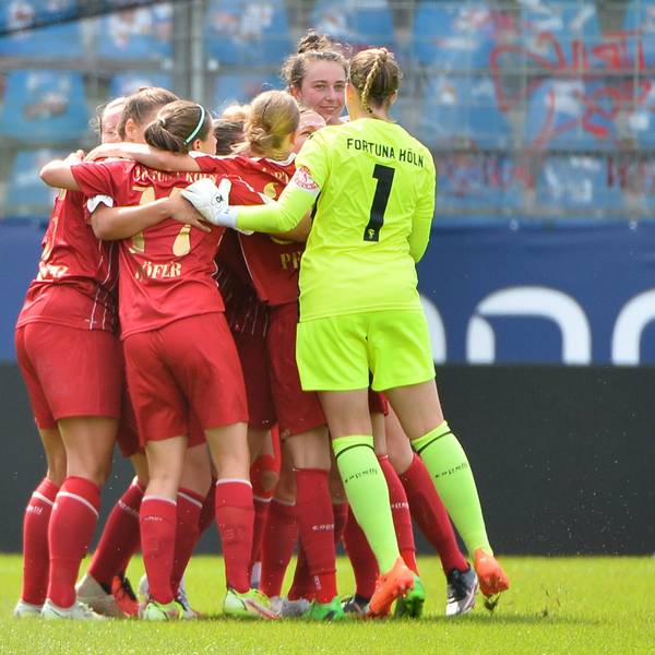 Torjubel von den Spielerinnen von Fortuna Köln nach der 1:0 Führung, 13.08.2023, Bochum, DFB-Pokal der Frauen, Runde 1, VfL Bochum - SC Fortuna Köln, DFB/DFL REGULATIONS PROHIBIT ANY USE OF PHOTOGRAPHS AS IMAGE SEQUENCES AND/OR QUASI-VIDEO. *** Goal celebration from the players of Fortuna Cologne after the 1 0 lead, 13 08 2023, Bochum, DFB Pokal der Frauen, Runde 1, VfL Bochum SC Fortuna Köln, DFB DFL REGULATIONS PROHIBIT ANY USE OF PHOTOGRAPHS AS IMAGE SEQUENCES AND OR QUASI VIDEO xklx