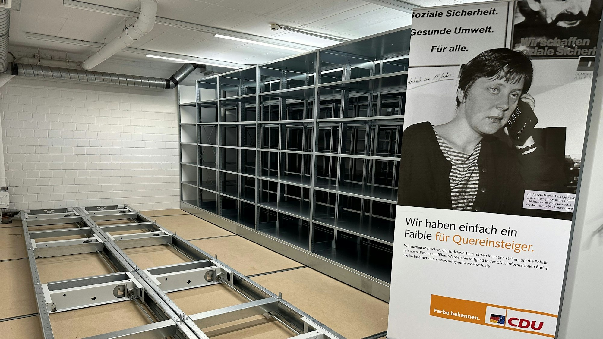 Das Konrad-Adenauer-Archiv der CDU wurde erweitert. Noch sind die Regale leer.