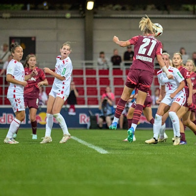 10.09.2024, GER, Frauenfußball, BL, 2024 2025, RB Leipzig - 1. FC Köln Julia Landenberger 21, RB Leipzig, Freisteller, Kopfball zum 2:1 Leipzig Trainingszentrum der Roten Bulle Sachsen Deutschland *** 10 09 2024, GER, Frauenfußball, BL, 2024 2025, RB Leipzig 1 FC Köln Julia Landenberger 21, RB Leipzig , free kick, header to 2 1 Leipzig Training Center of the Red Bull Saxony Germany