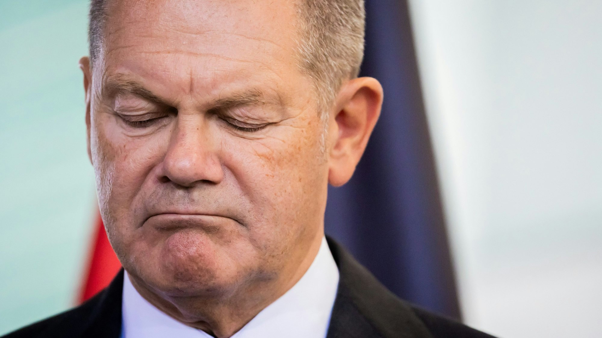 Olaf Scholz (SPD) bei einer Pressekonferenz. Der Bundeskanzler hat mit einem Statement zu den Landtagswahlen in Sachsen und Thüringen für Wirbel bei X gesorgt. (Archivbild)
