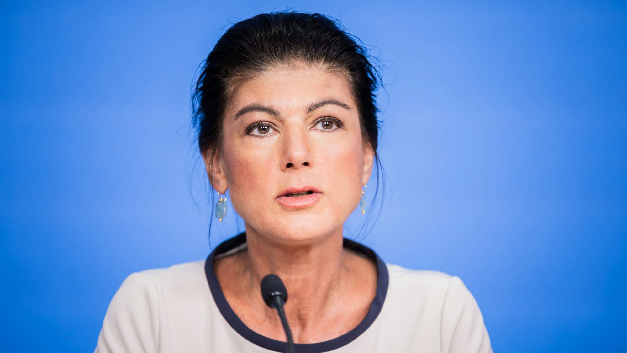 Sahra Wagenknecht, BSW-Parteivorsitzende, spricht bei einer Pressekonferenz zu den Landtagswahlen in Sachsen und Thüringen.