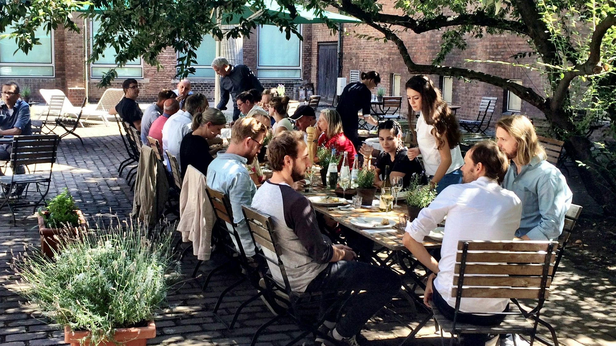 Oase in der City: So sah das Museumscafé im MAKK mal aus. Seit März 2020 ist es geschlossen.