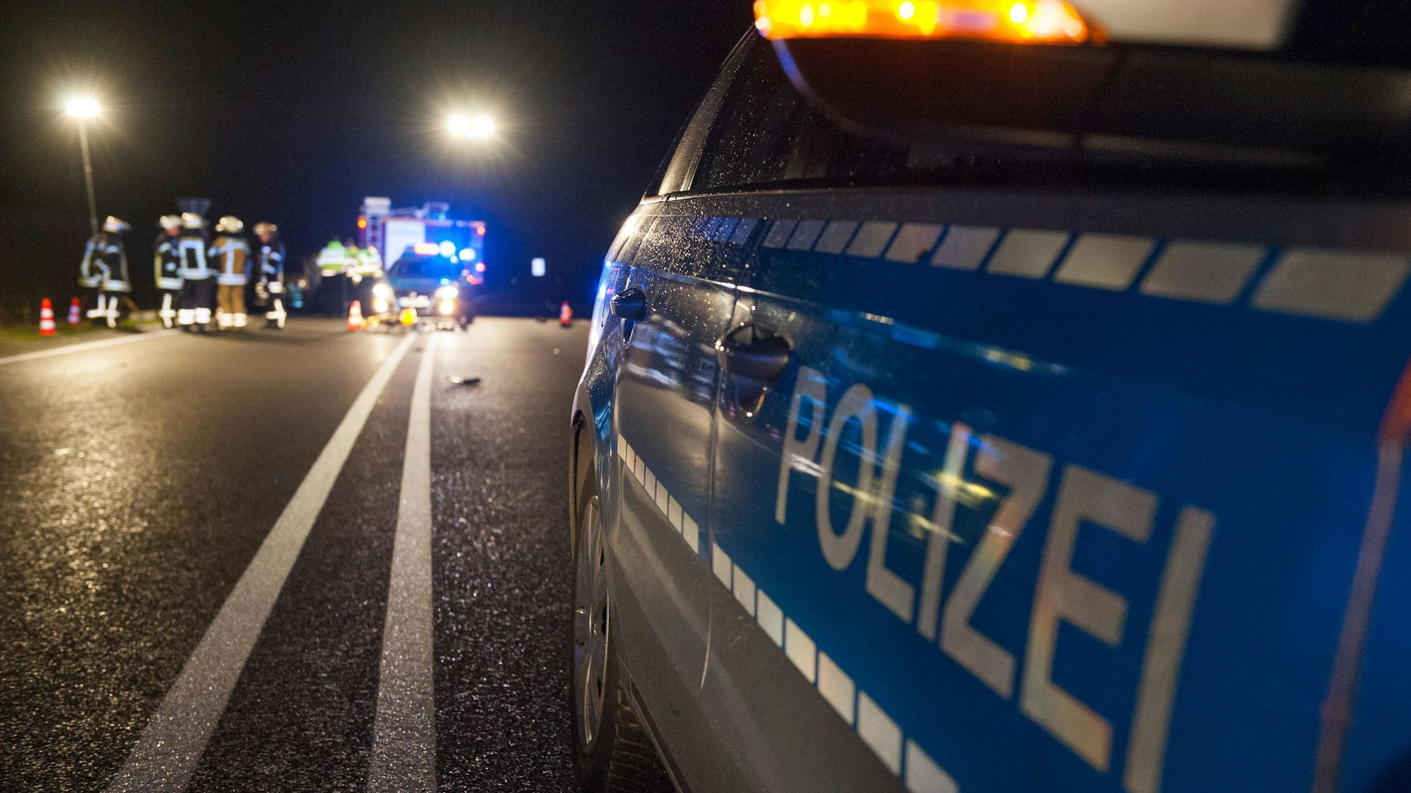 Ein Polizeiwagen im Einsatz. (Symbolbild)