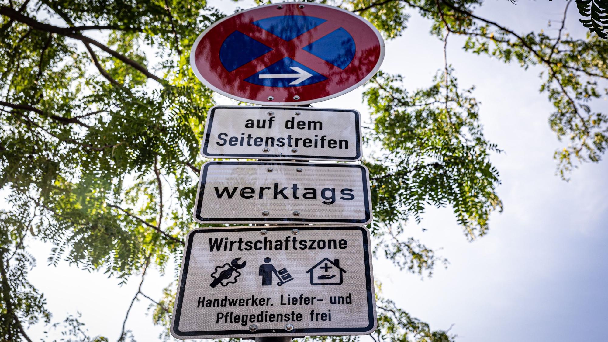 Ein Verkehrsschild, das auf die Wirtschaftszone hinweist.