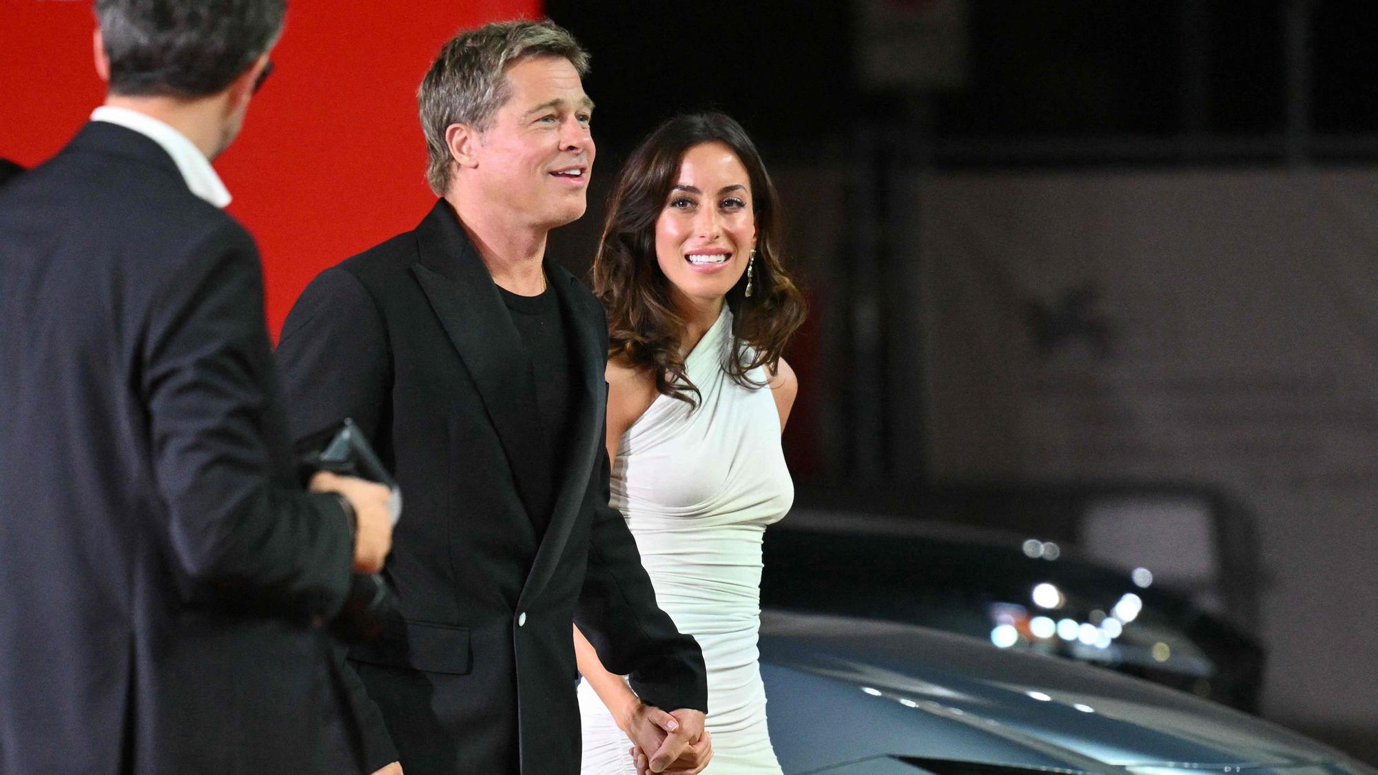 Brad Pitt und Inés de Ramón hatten nun ihren ersten offiziellen Auftritt zusammen.