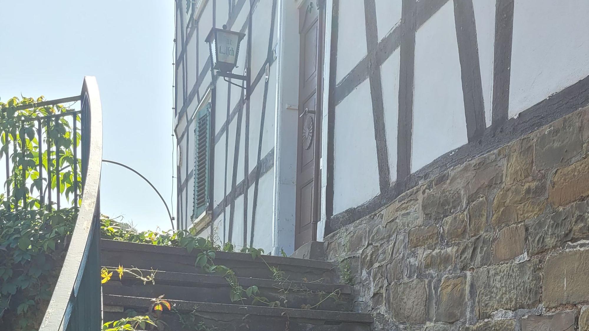 Das Foto zeigt die Treppe zum Eingang