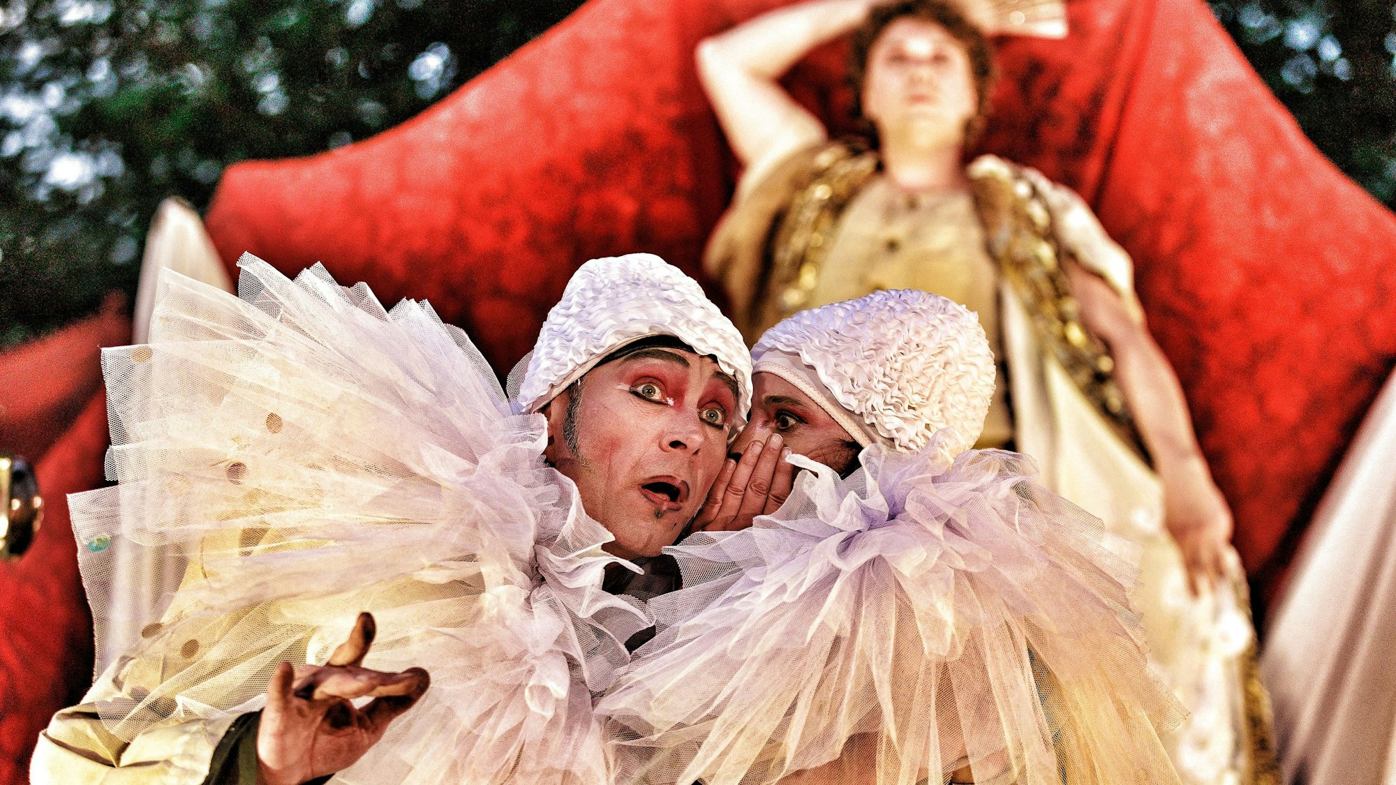 Zu sehen ist eine Szene aus dem Theaterstück „Molière“ des NN-Theaters.