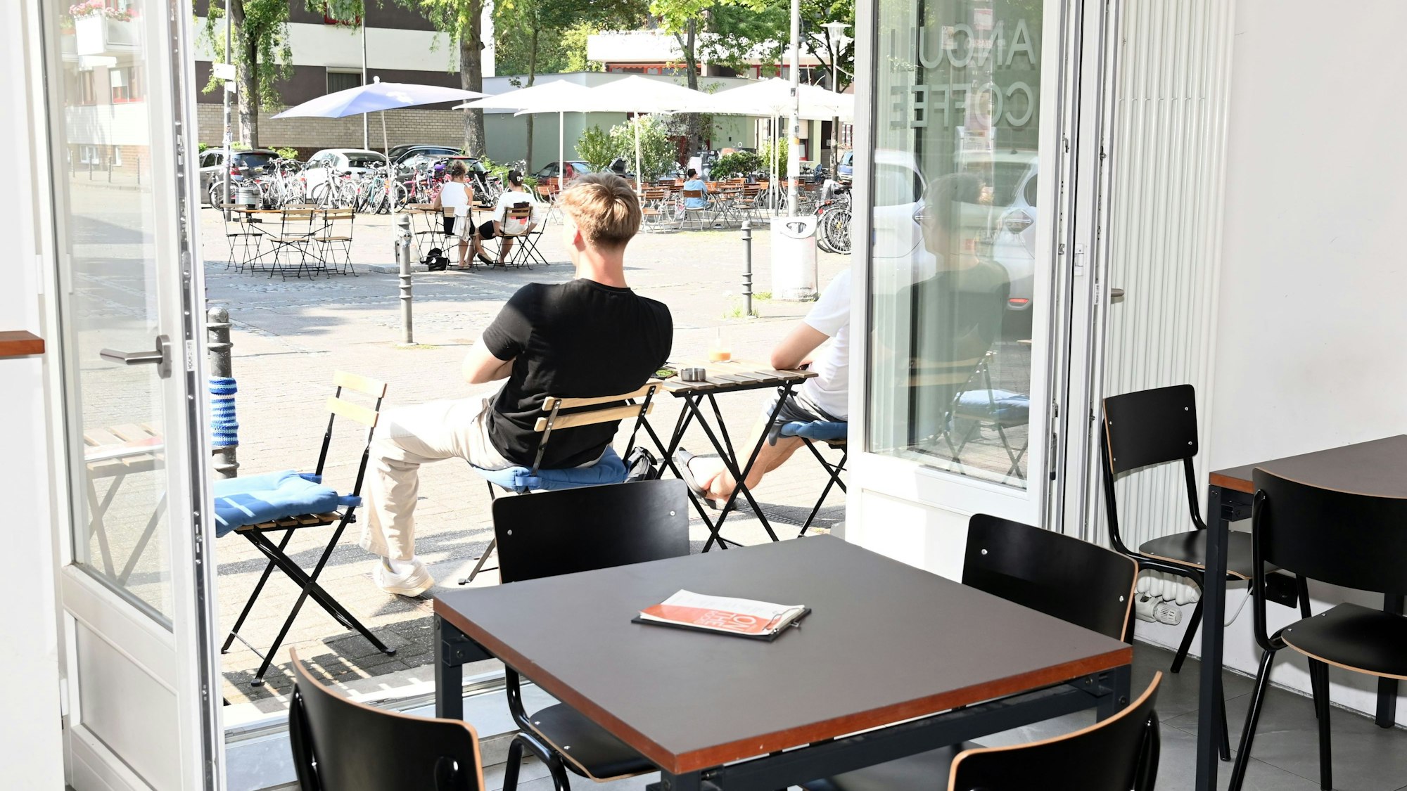 Das Café Anguli Coffeee auf der Mauenheimer Straße (Schillplatz)