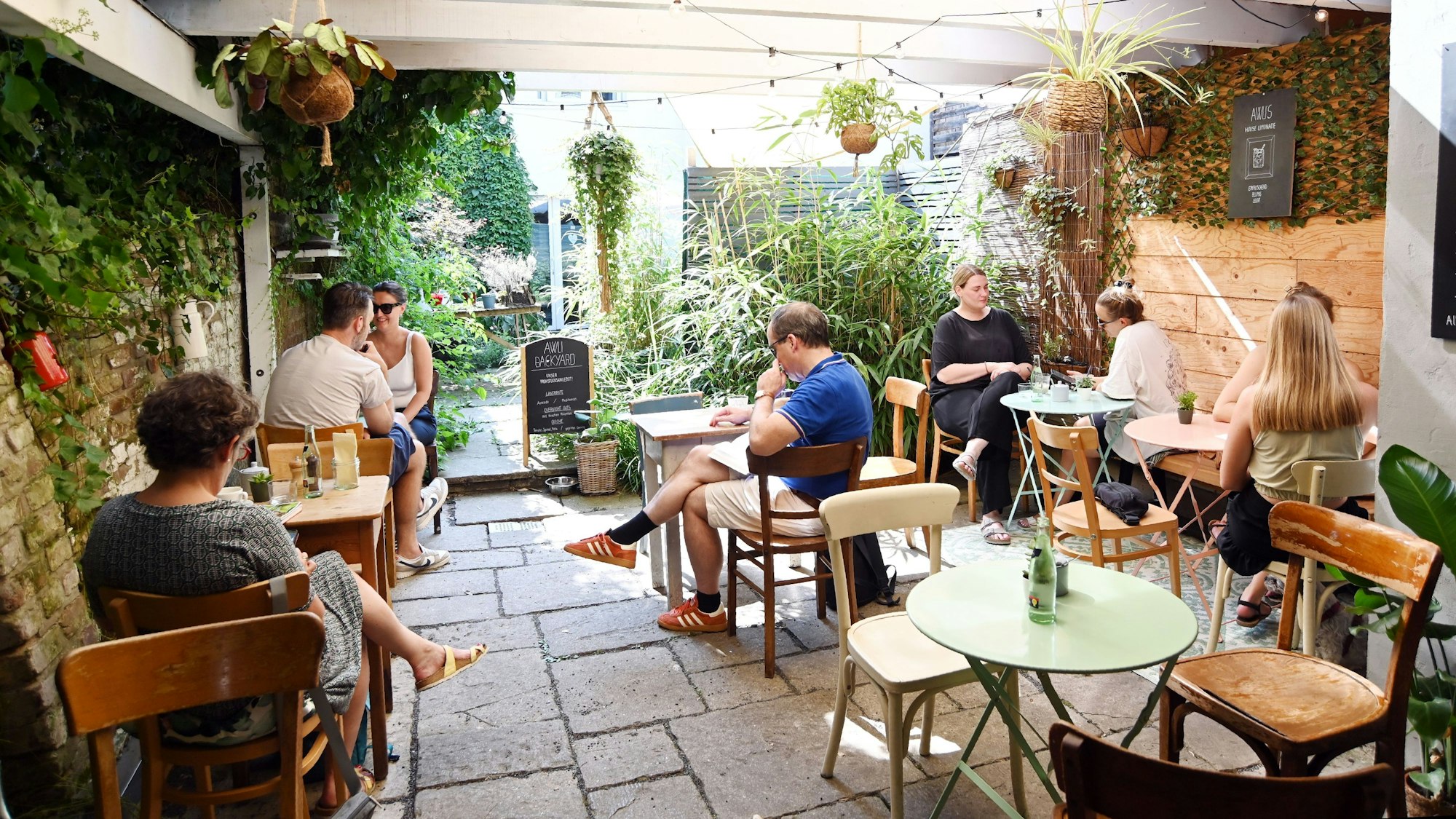 Das Café Awli Backyard auf der Sülzburg Straße.